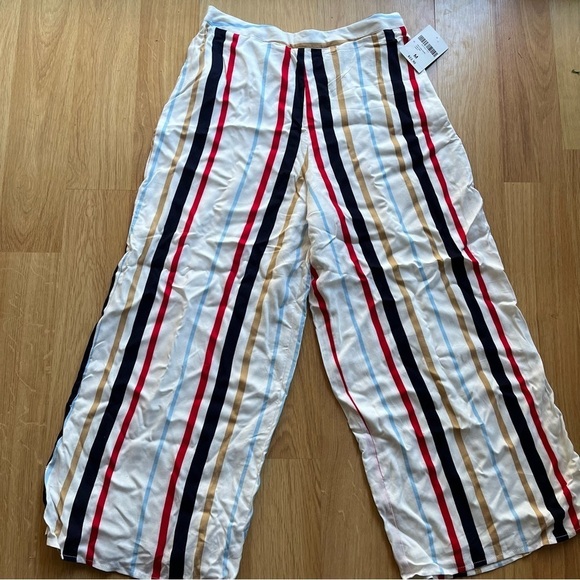 Forever 21 cropped white striped pants super cute gaucho wide leg size MEDIUM - Picture 1 of 4
